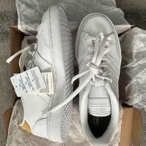 NWT Adidas Women’s Grand Court SE Tennis Shoe White w/Gold Accents